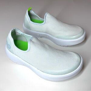 OOFOS Women's White and Green Slip-On Slippers